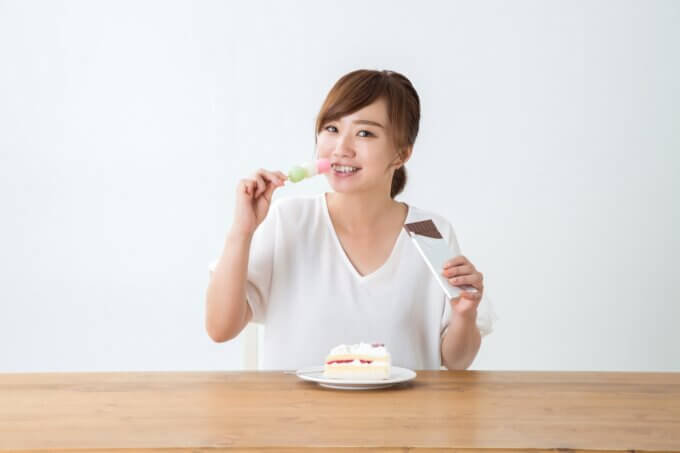 マウスピース矯正中に間食をしてもいい？注意点について