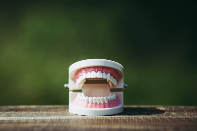 インビザラインで歯並びを改善！どんな歯並びが治療できる？