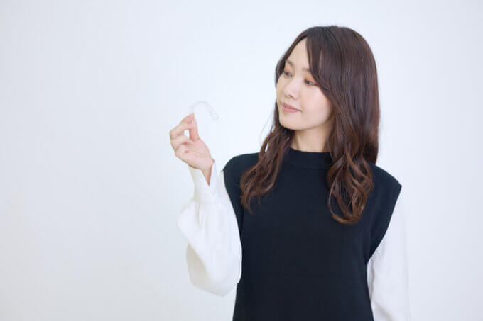 インビザライン矯正のやり方！マウスピースはどう装着するの？