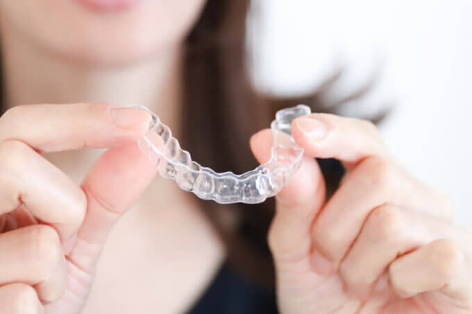 インビザライン（マウスピース矯正）をサボったらどうなる？注意点について
