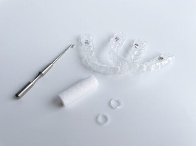 インビザライン矯正中にマウスピースのリムーバーを使うべき？用途と使い方