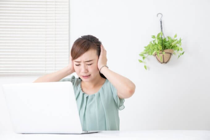 顎関節症で耳が痛い？症状や原因について