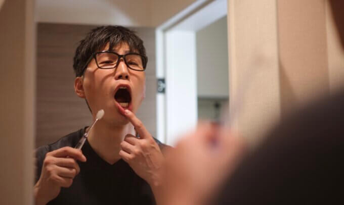 ブリッジを入れた後に歯が臭い！その理由や対処法について