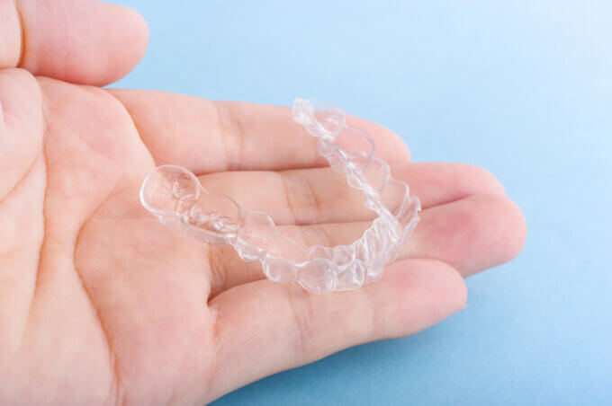 マウスピース矯正って実際どうなの？痛みや治療期間、治療中のストレス