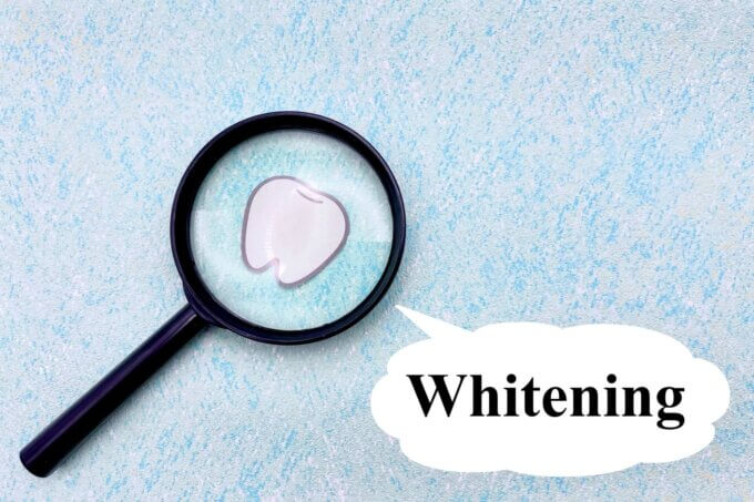 インビザライン中にホワイトニングはできる？効率的な組み合わせ方
